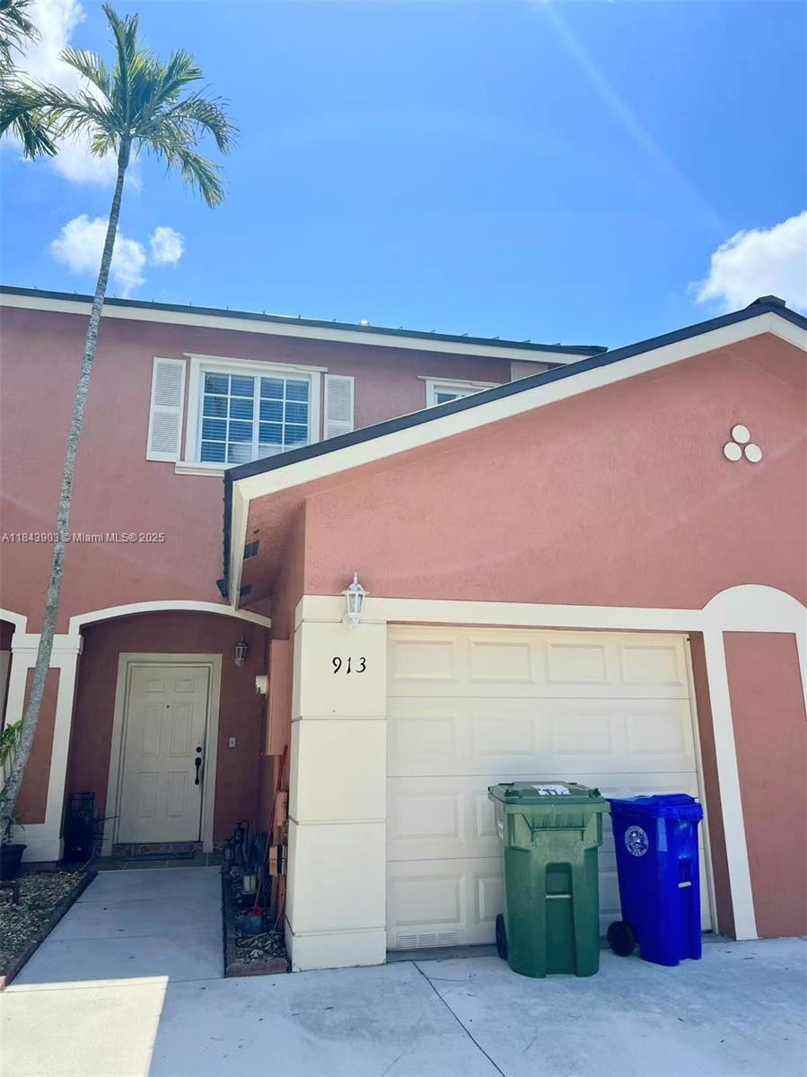 Spacious Townhouse features 3 bedrooms and 2.5 bathrooms for rent. OWNER WILL PAINT WHOLE HOUSE BEFORE TENANT MOVING IN. Updated kitchen with wood cabinets, granite counter top and SS appliances. Title in the living and dining area. Laminate flooring upstairs. Huge master bedroom with remodeled bathroom. One car garage with a updated water heater, washer and dryer, near top schools and shopping centers. Easy access to I 75 and Turnpike.