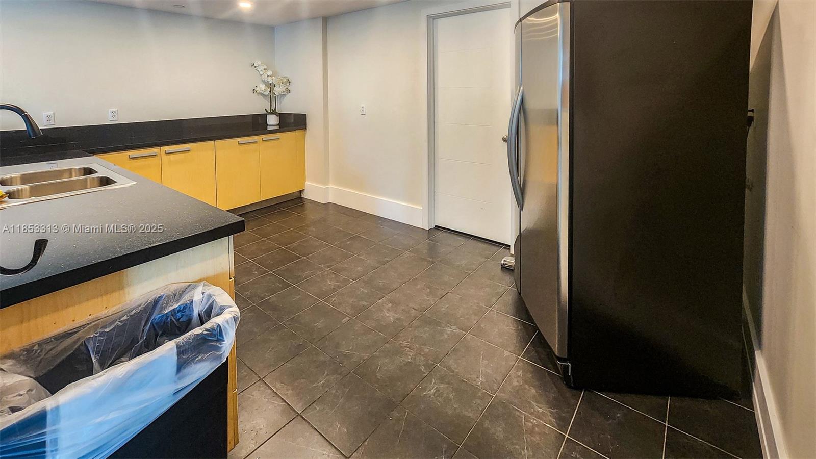 THE ATRIUM AT AVENTURA CO - Residential Lease