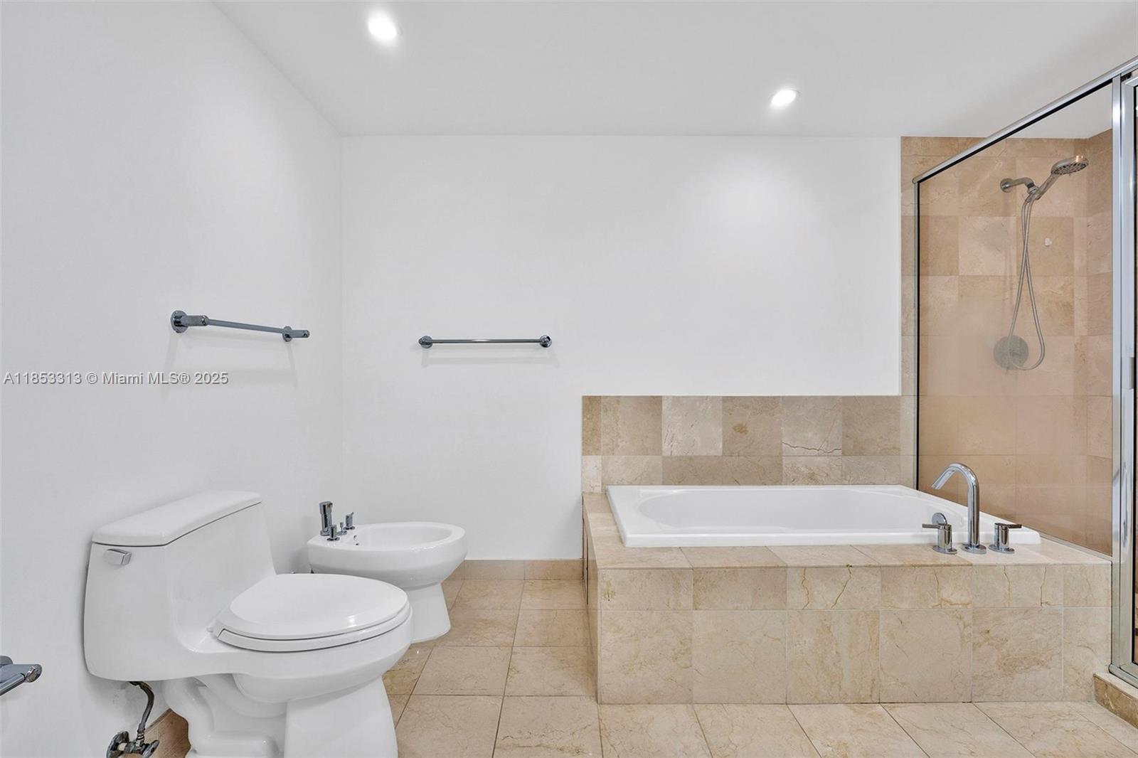 THE ATRIUM AT AVENTURA CO - Residential Lease