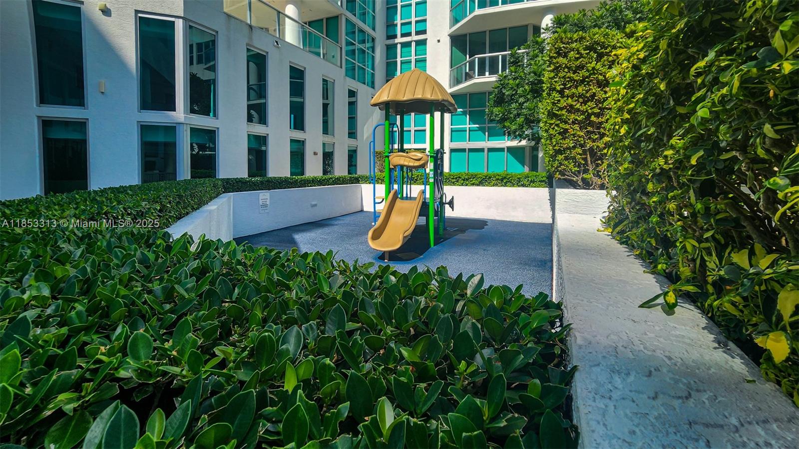 THE ATRIUM AT AVENTURA CO - Residential Lease