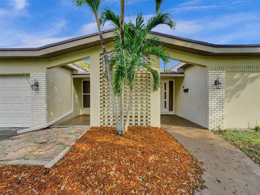 Photo of 7231 NW 20th St, Sunrise, FL 33313 (MLS # A11995905)