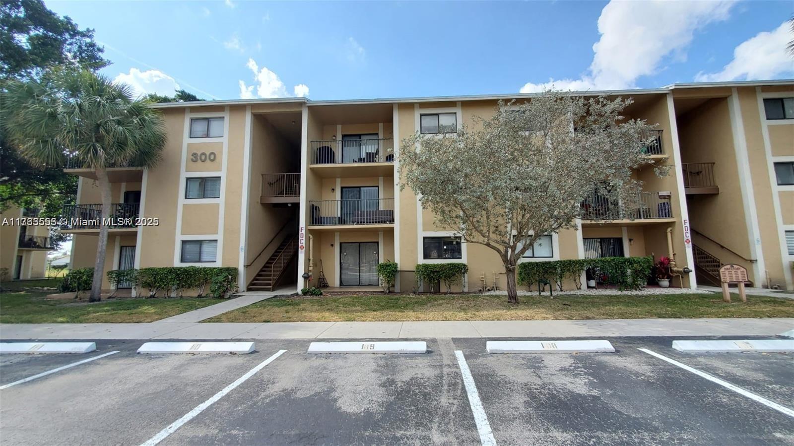 300 W Palm Cir W 101