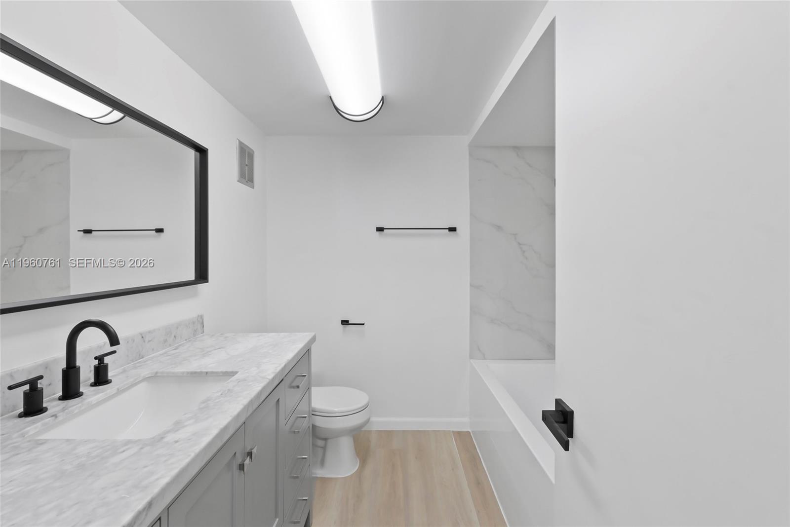 BUILDING FOUR OF RACQUET - Residential