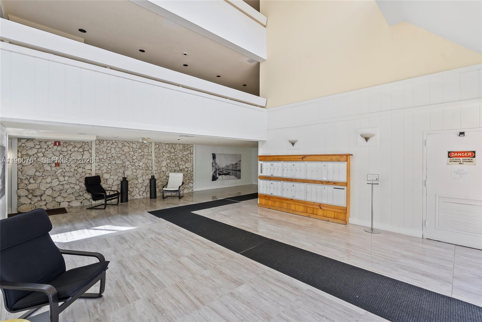 301 Racquet Club Rd 103