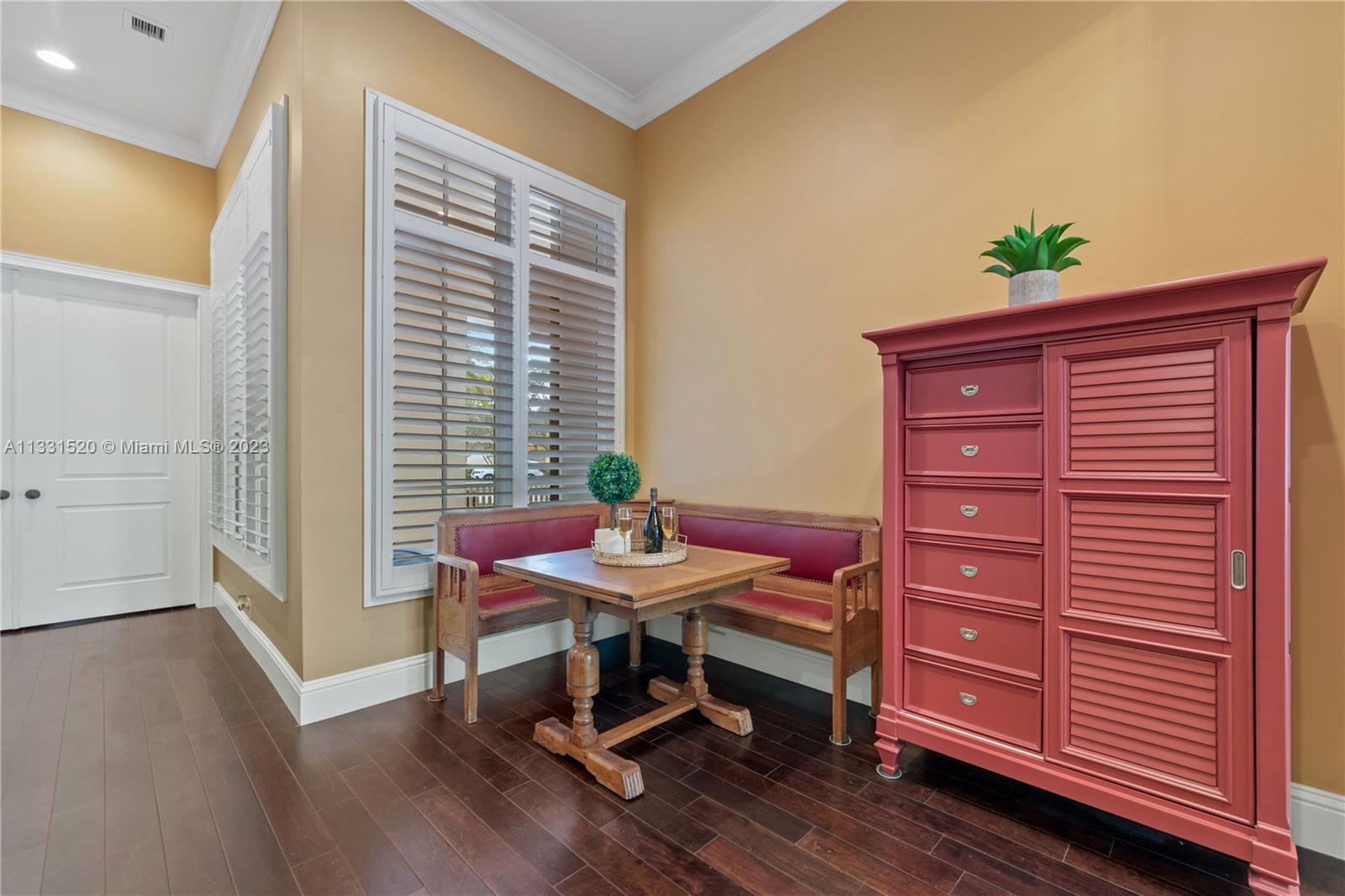 P & J ESTATES - Residential