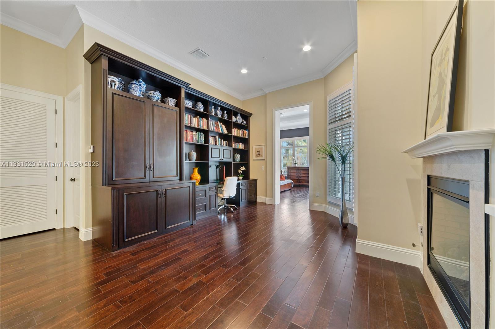 P & J ESTATES - Residential