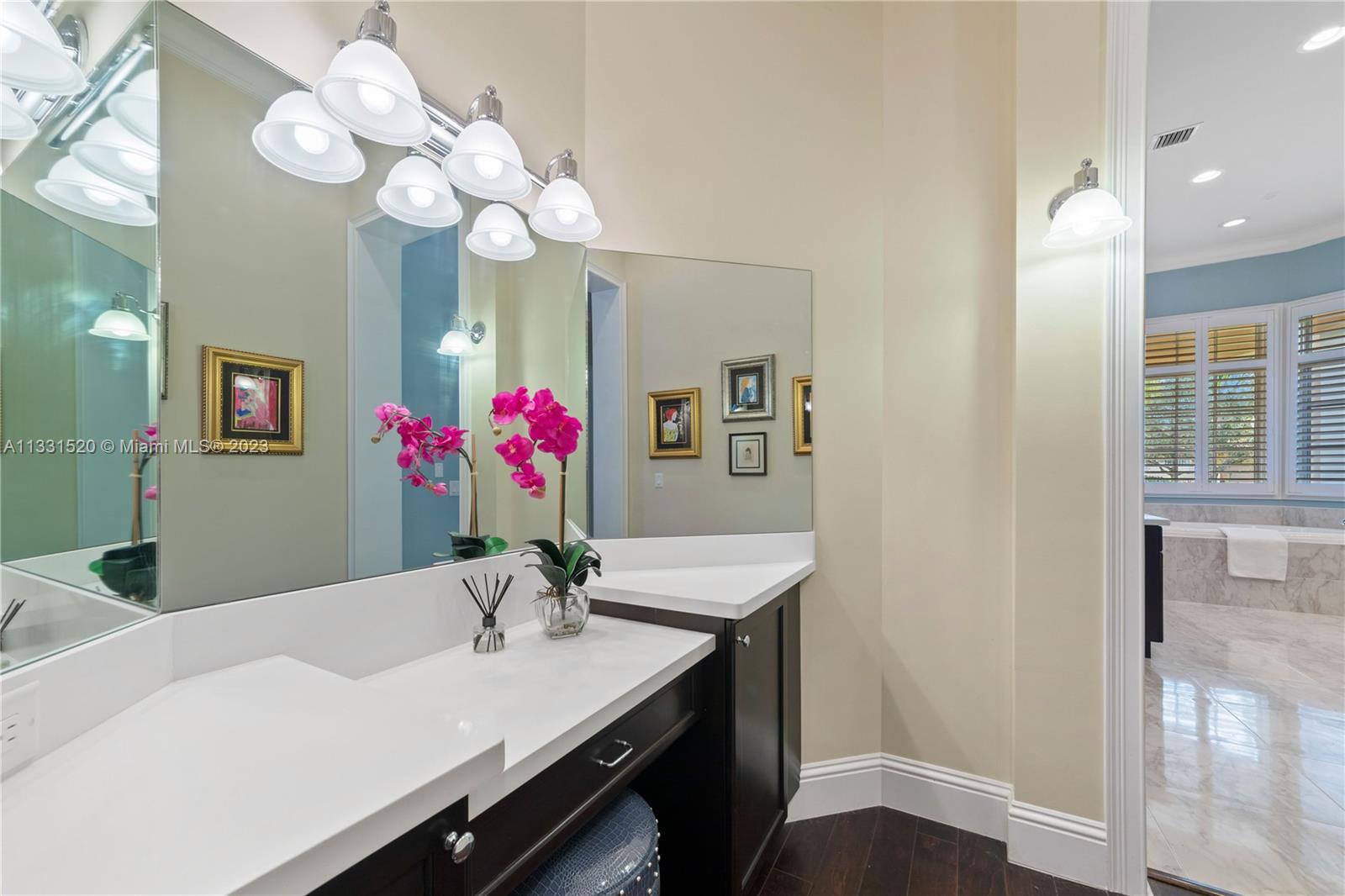 P & J ESTATES - Residential