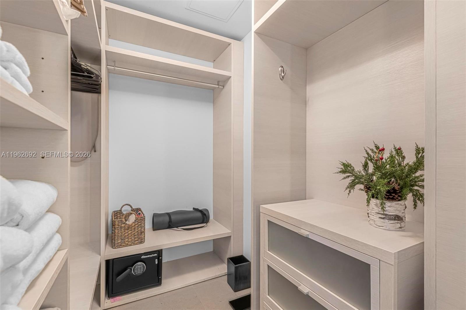 RISE CONDO - Residential