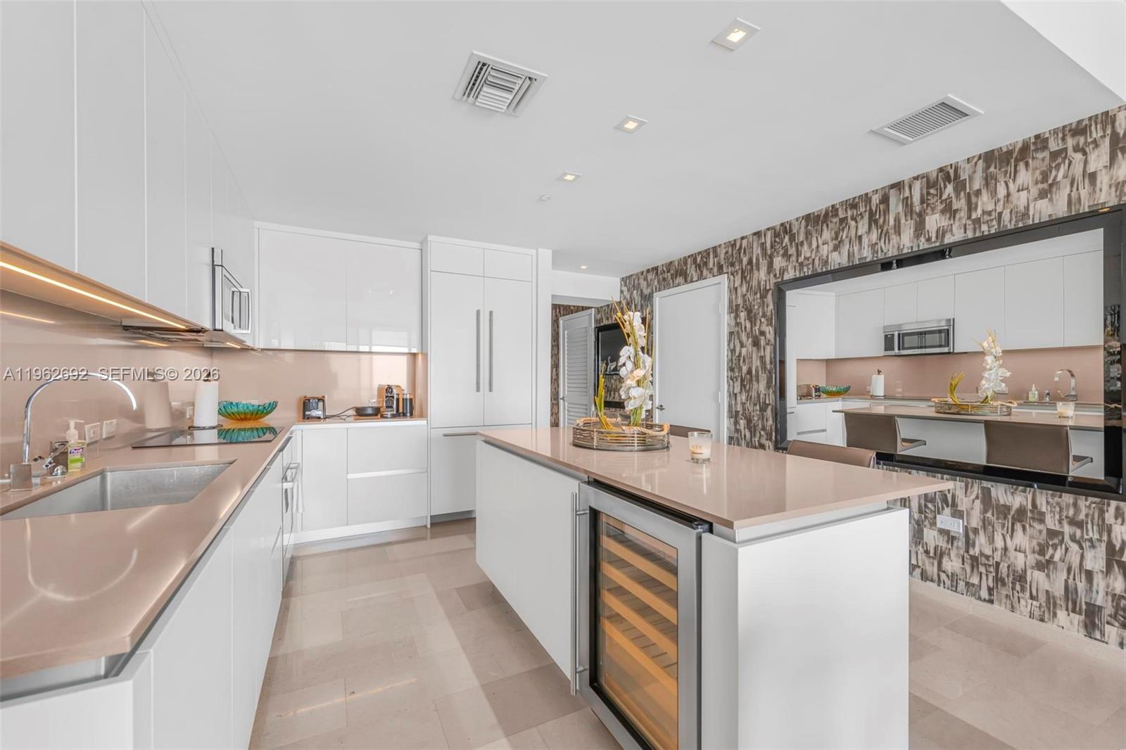 RISE CONDO - Residential