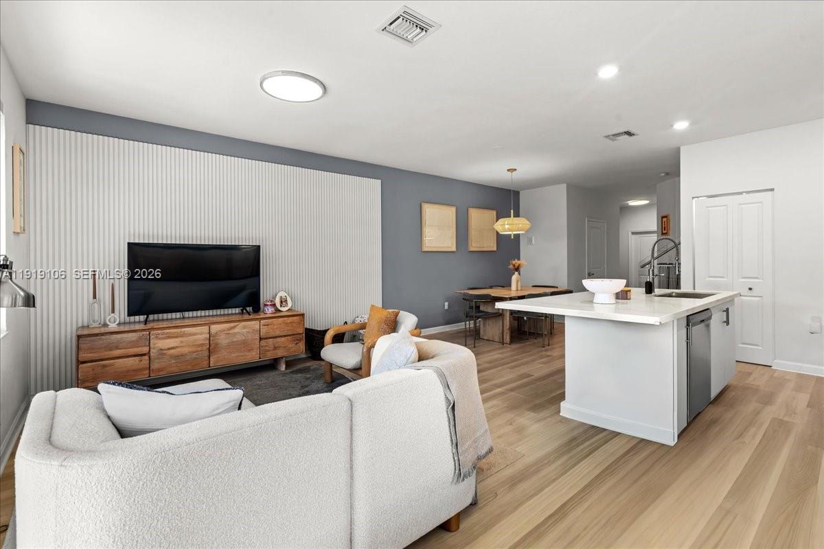 S ALLAPATTAH GDNS - Residential