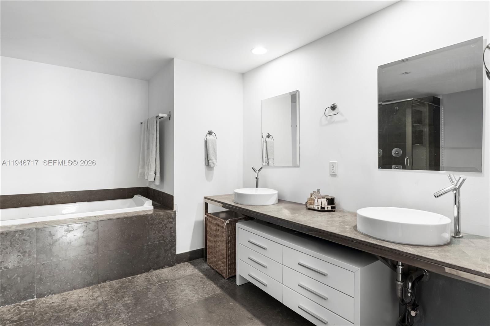 ICON BRICKELL NO TWO - Residential