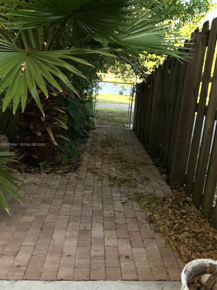 LAKESIDE AT THE HAMMOCKS - Residential