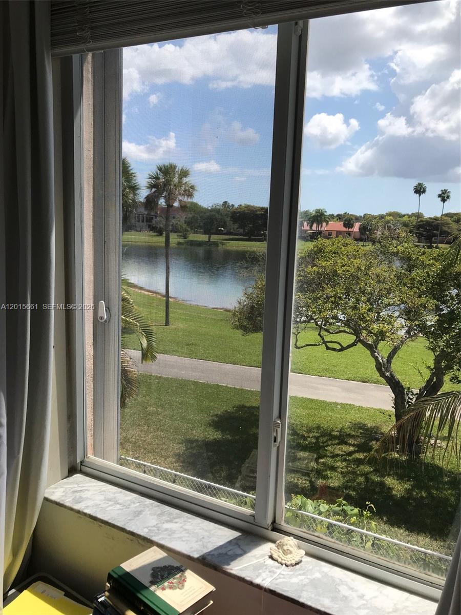LAKESIDE AT THE HAMMOCKS - Residential