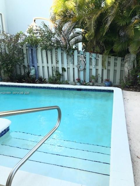 LAKESIDE AT THE HAMMOCKS - Residential