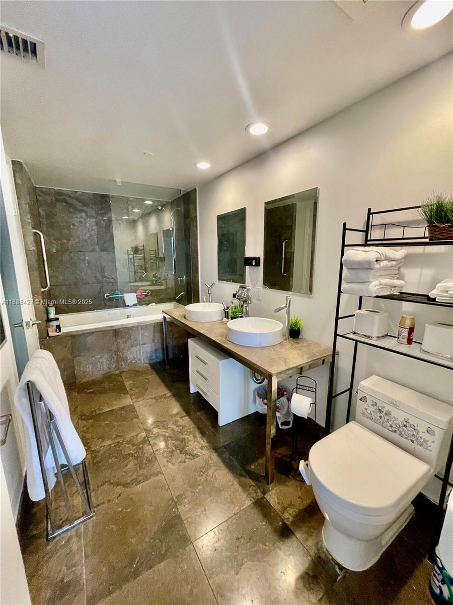 ICON BRICKELL CONDO NO 3 - Residential