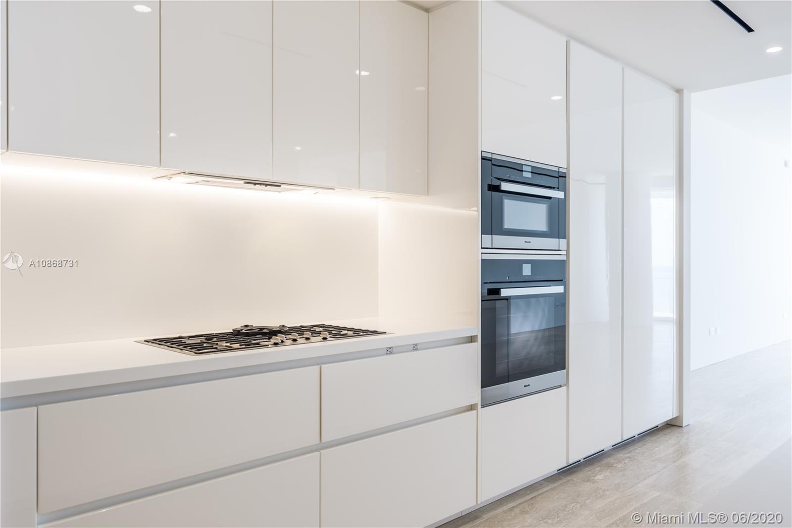 Surf Club Four Seasons - Residential