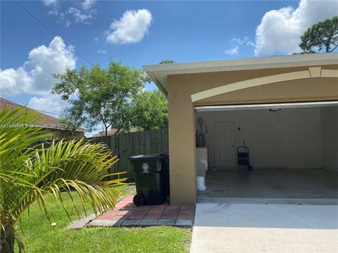 Single Family Residence in Port St. Lucie FL 1174 Goodman Ave Ave.jpg