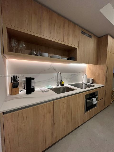 11 NE 6TH 1006 Miami FL 33132