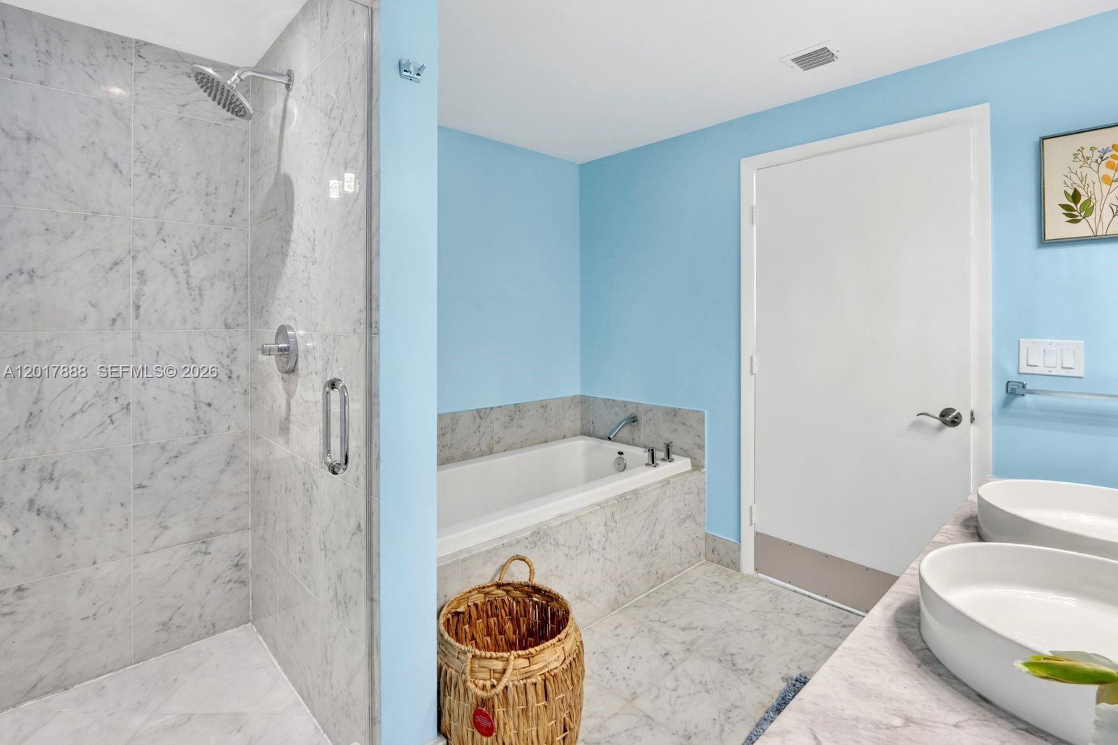 VIZCAYNE NORTH CONDO - Residential