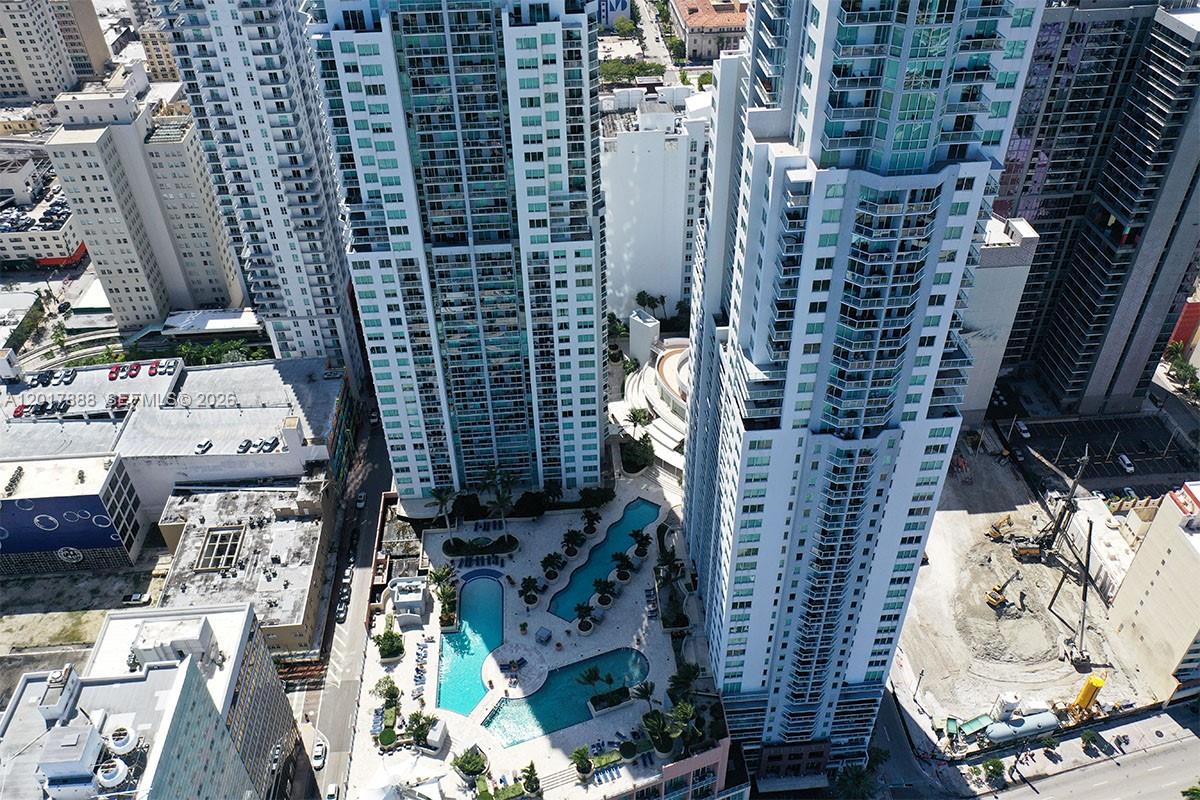 VIZCAYNE NORTH CONDO - Residential