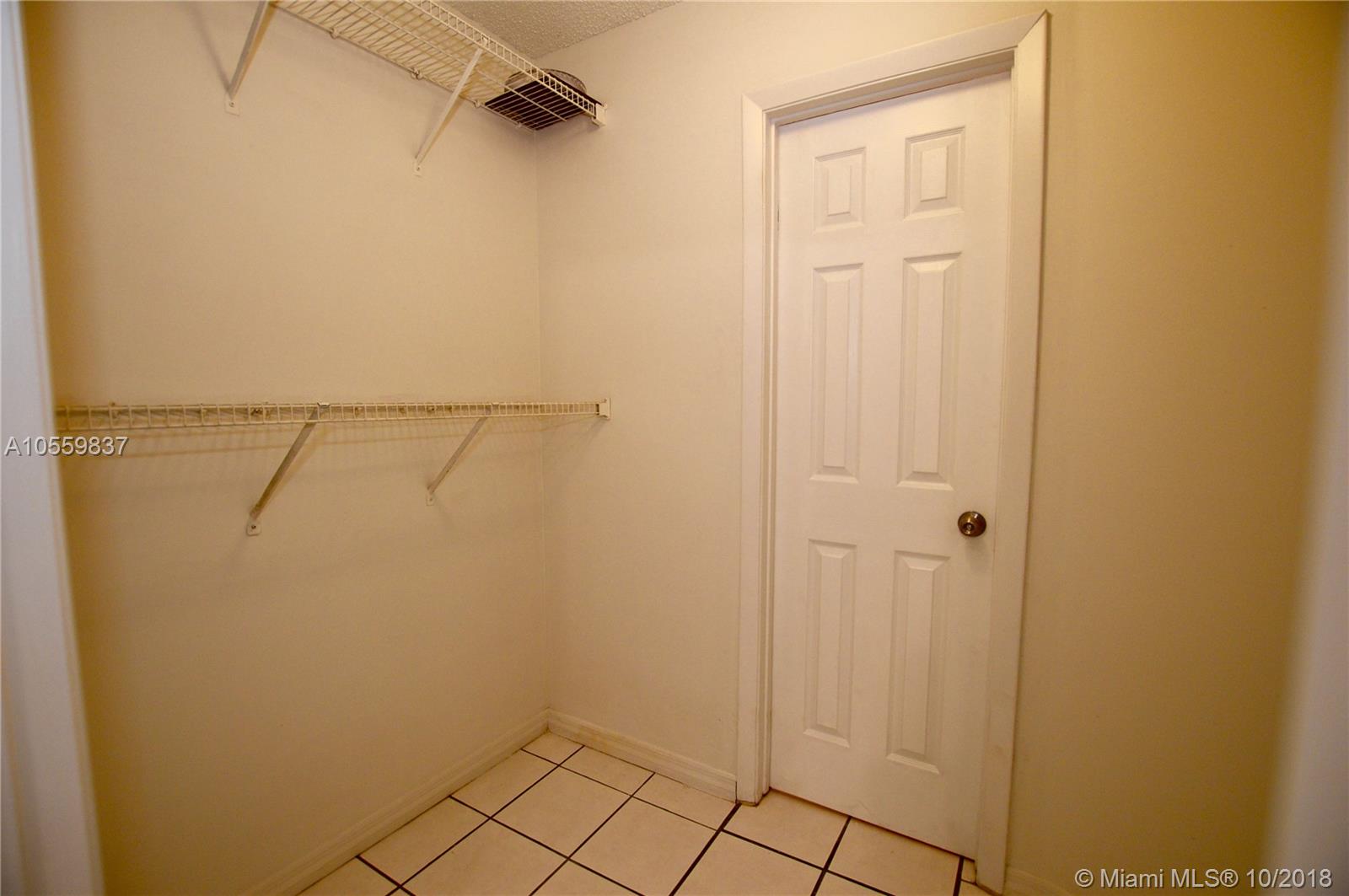 LA HACIENDA COUNTRY CLUB - Residential Lease