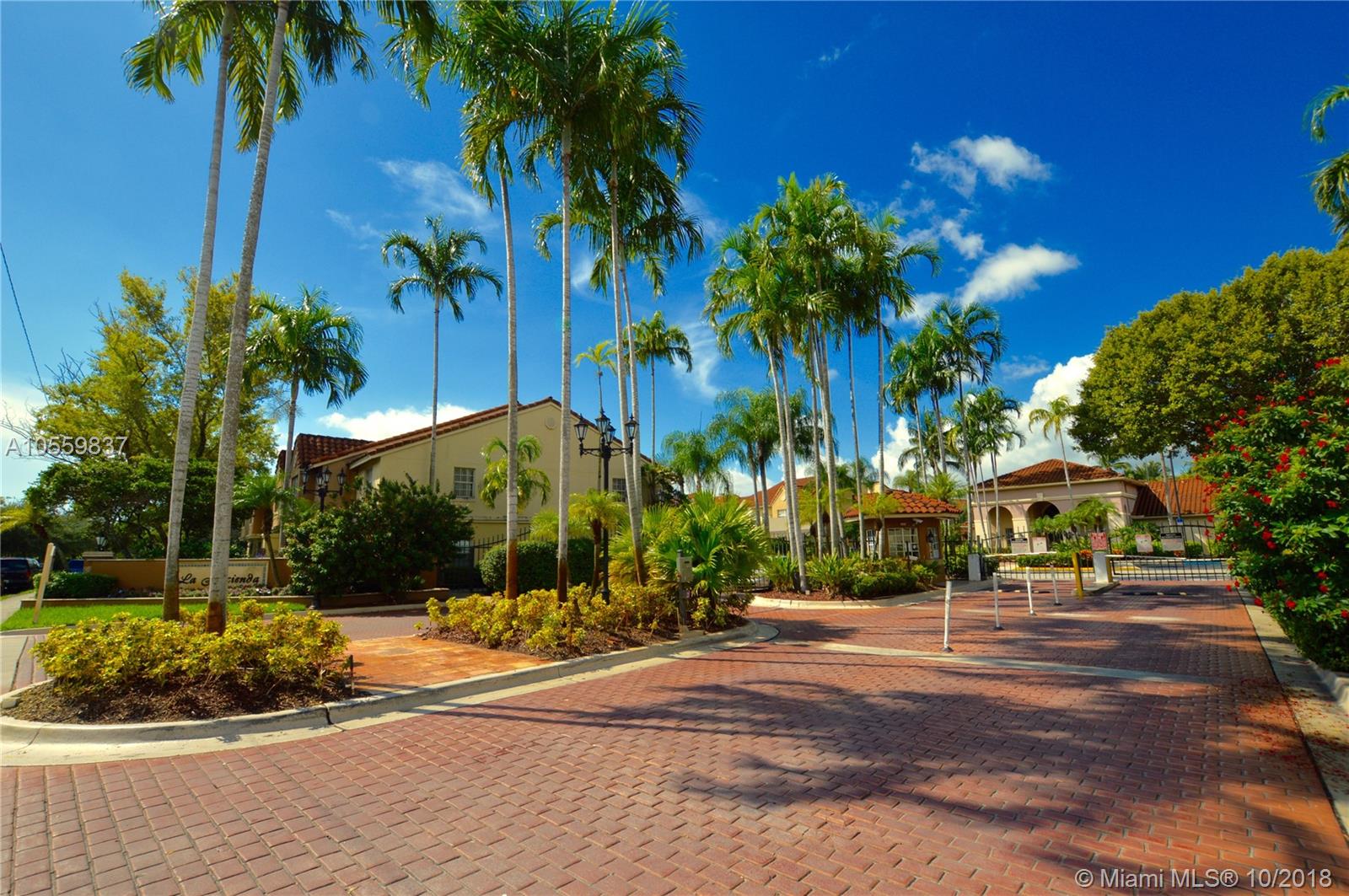 LA HACIENDA COUNTRY CLUB - Residential Lease