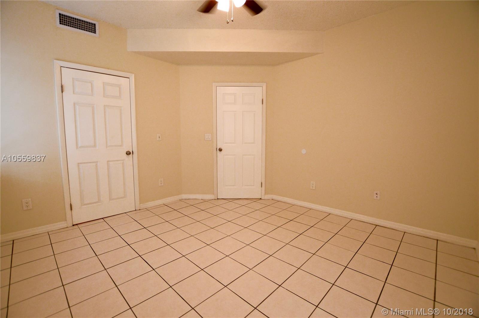 LA HACIENDA COUNTRY CLUB - Residential Lease