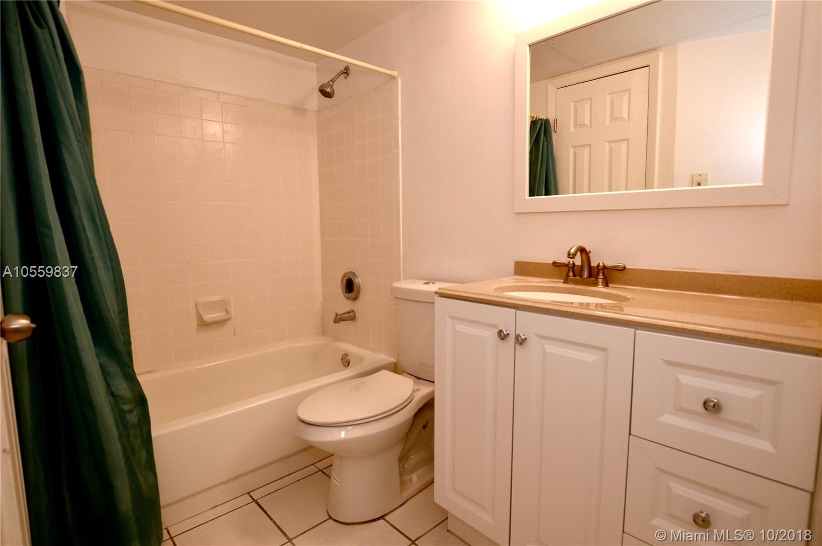 LA HACIENDA COUNTRY CLUB - Residential Lease