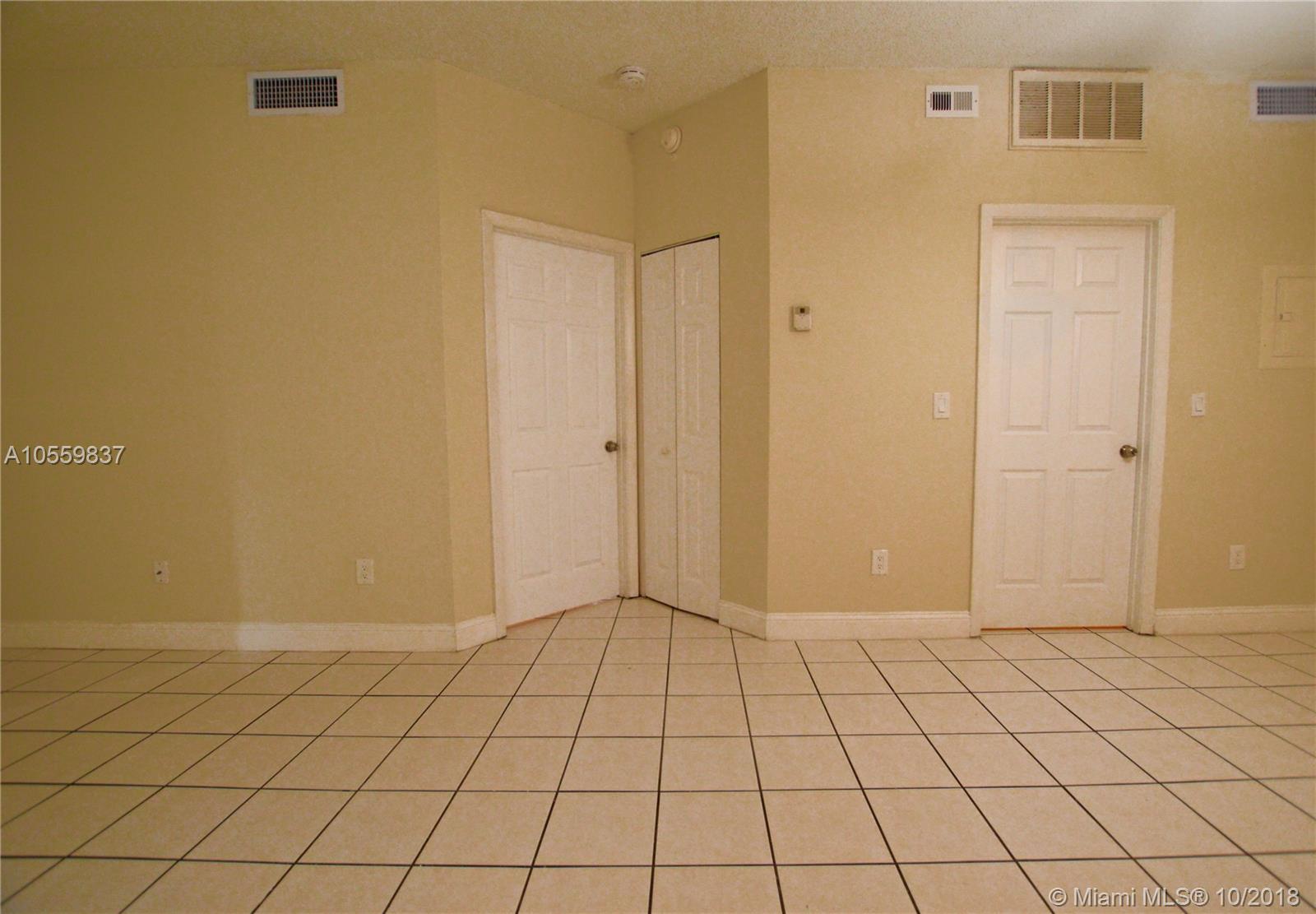 LA HACIENDA COUNTRY CLUB - Residential Lease