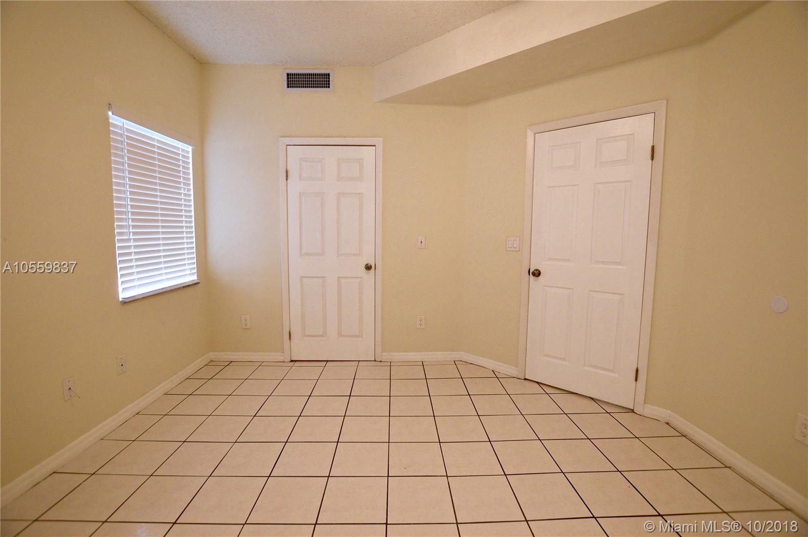 LA HACIENDA COUNTRY CLUB - Residential Lease