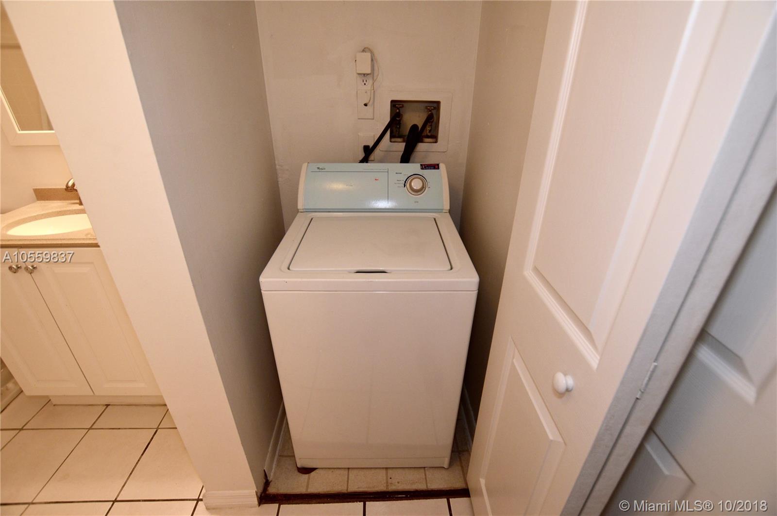 LA HACIENDA COUNTRY CLUB - Residential Lease