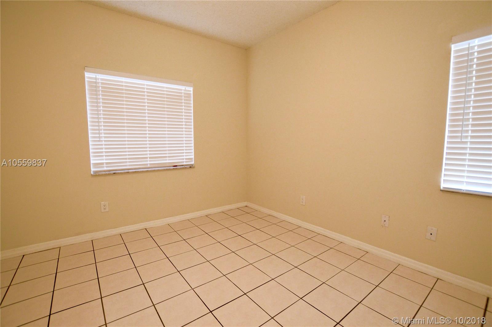 LA HACIENDA COUNTRY CLUB - Residential Lease