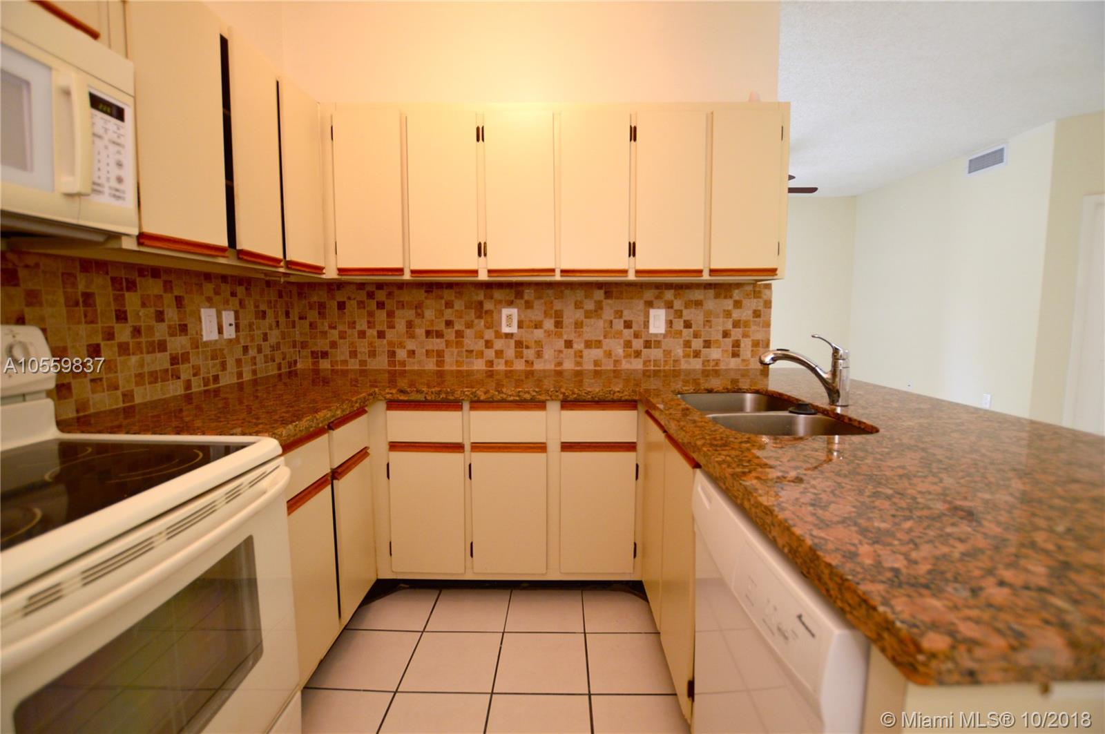 LA HACIENDA COUNTRY CLUB - Residential Lease