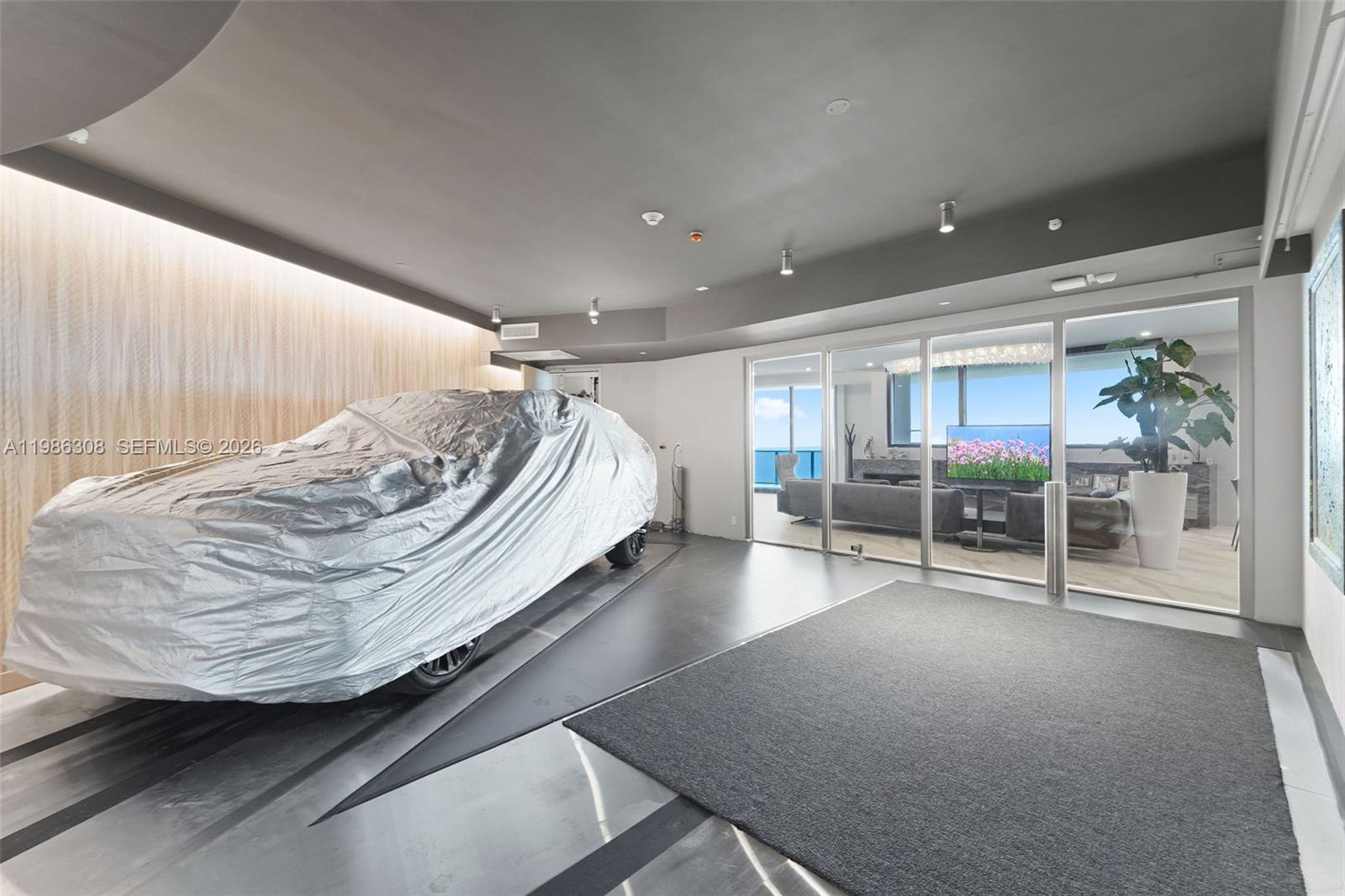 18555 COLLINS AVENUE COND - Residential Lease