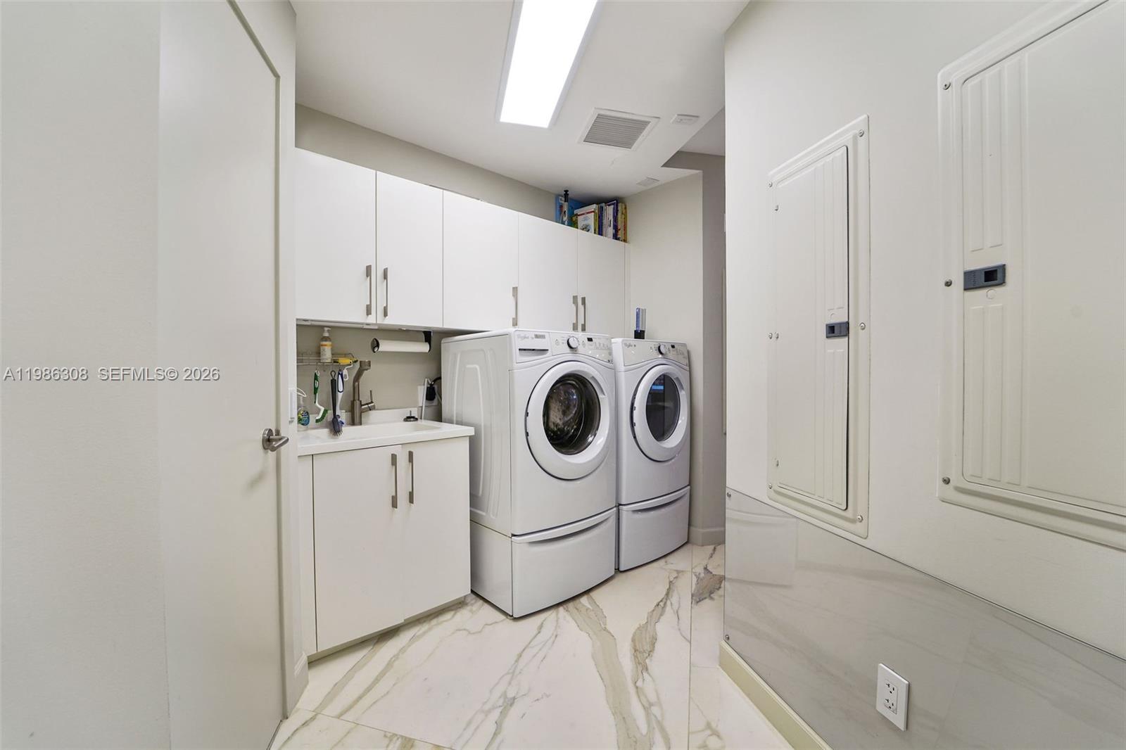 18555 COLLINS AVENUE COND - Residential Lease