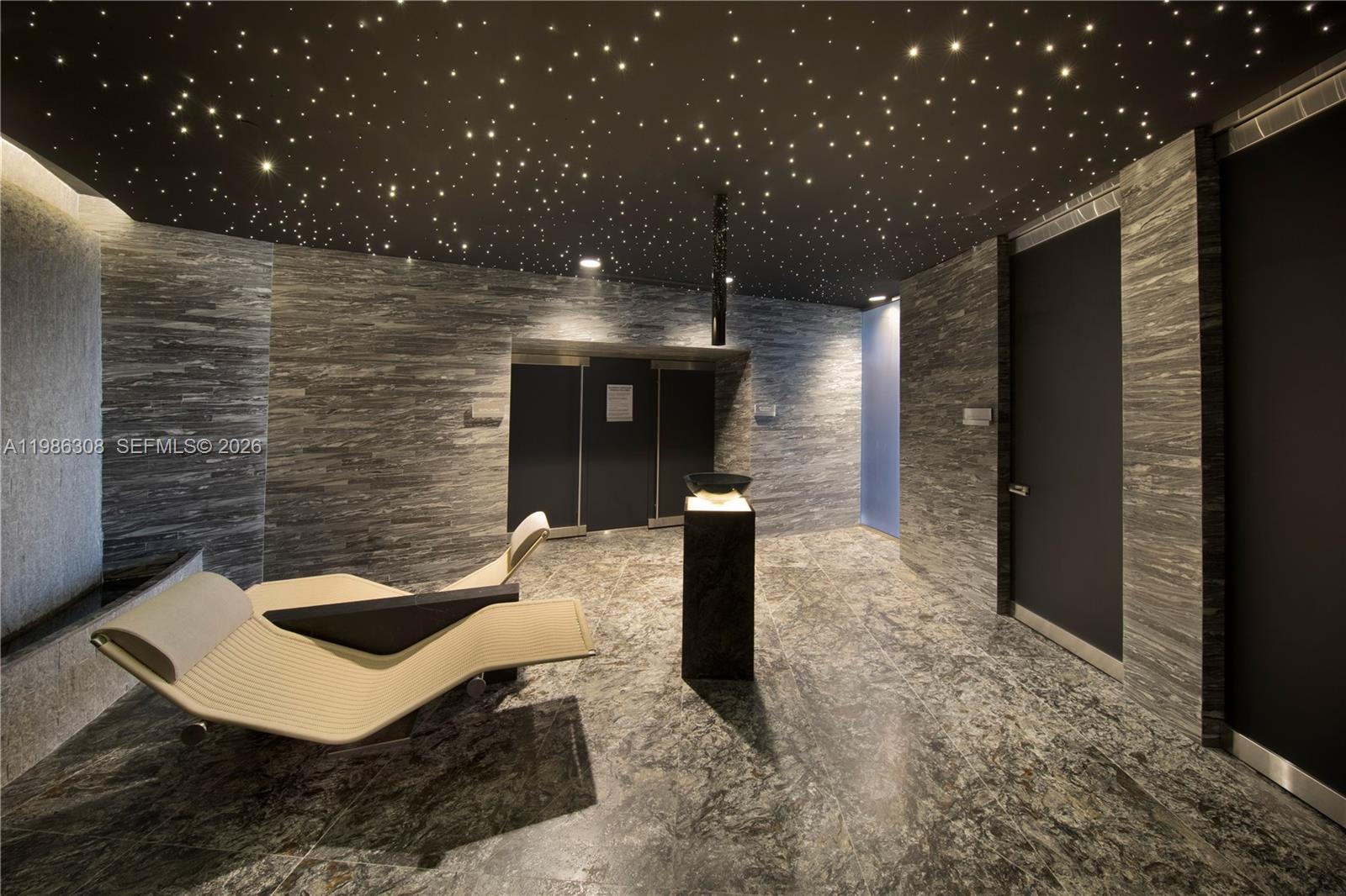 18555 COLLINS AVENUE COND - Residential Lease