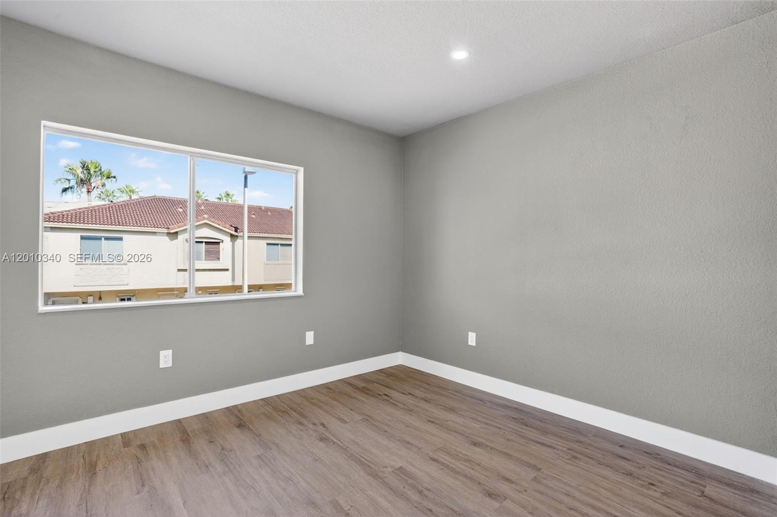 PARK PLACE AT MIDWAY COND - Residential