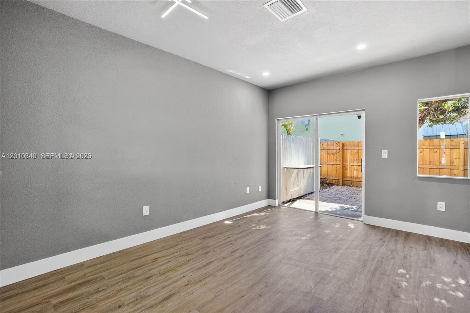 PARK PLACE AT MIDWAY COND - Residential