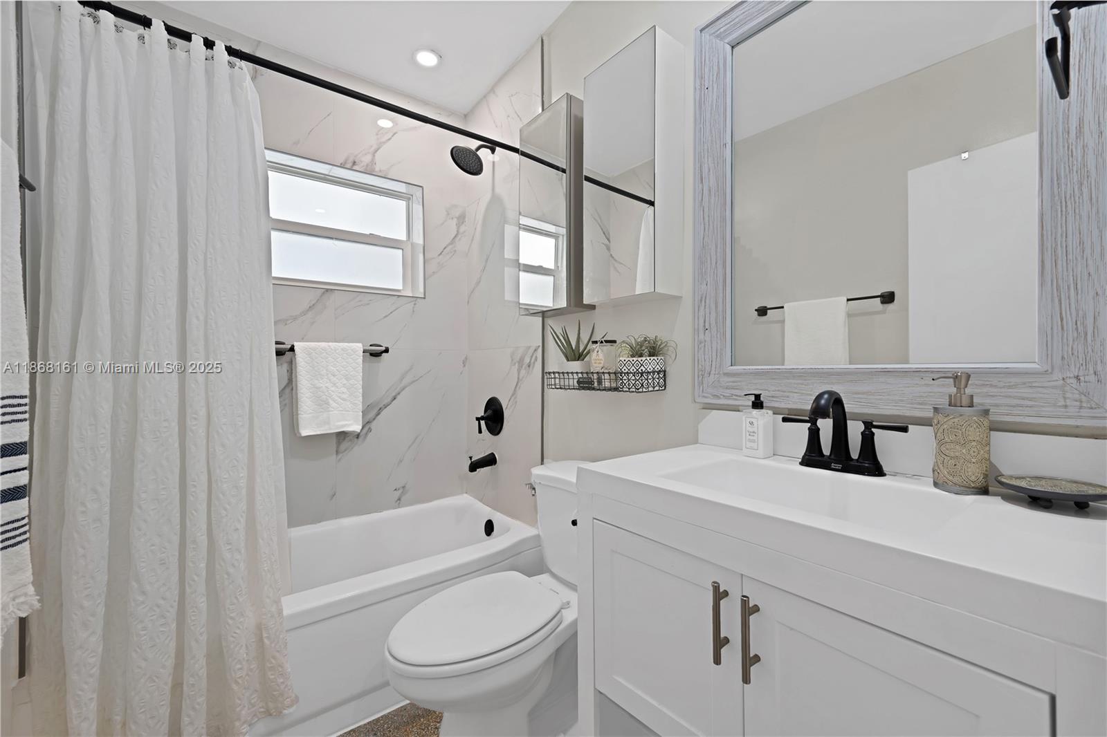 LOOK HOMESITES - Residential