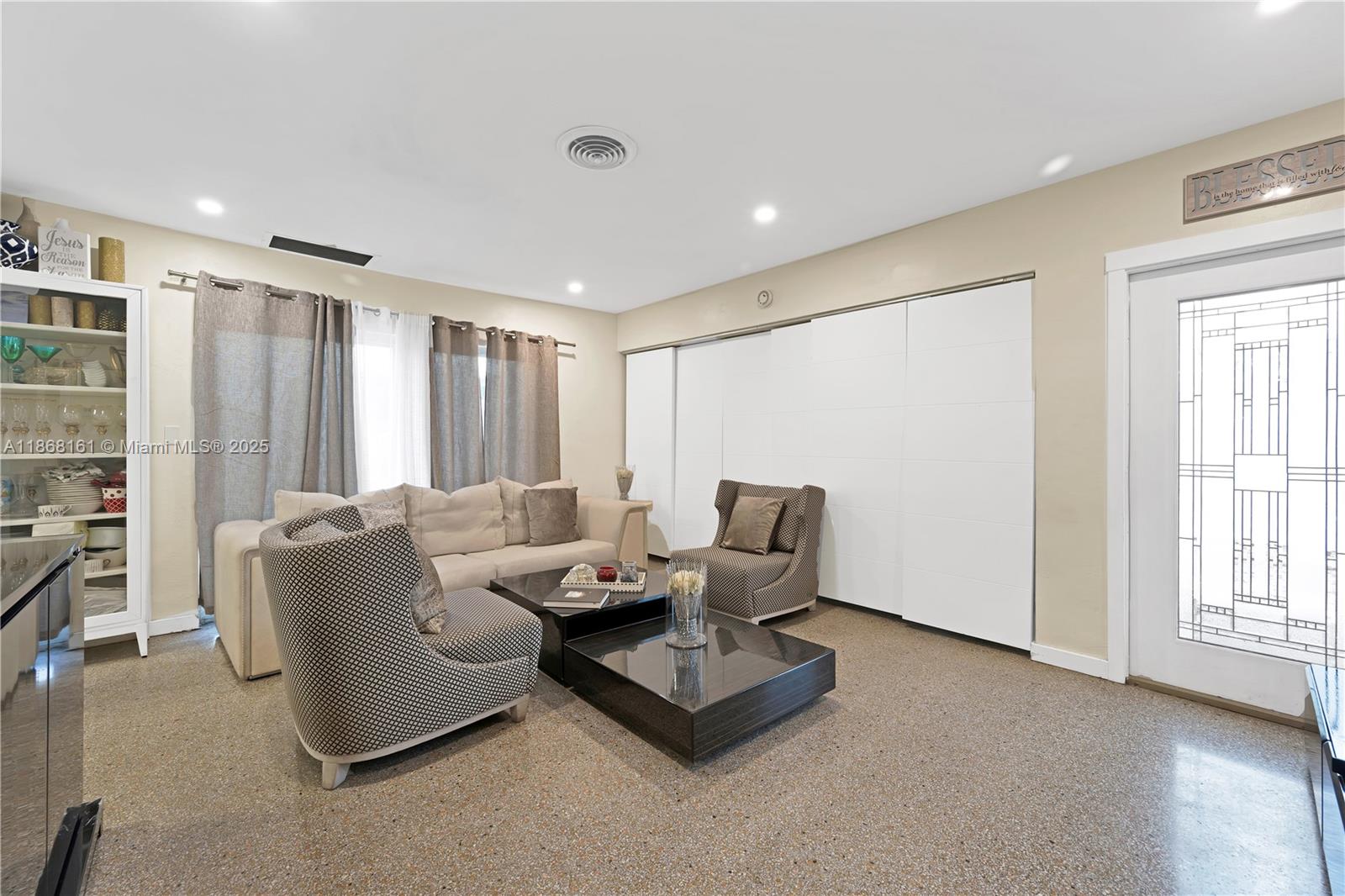 LOOK HOMESITES - Residential