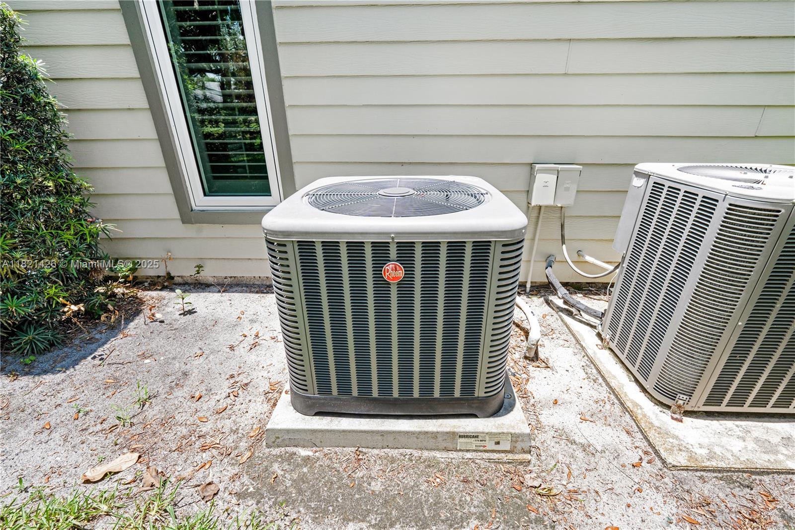 HOLLY CREEK - Residential