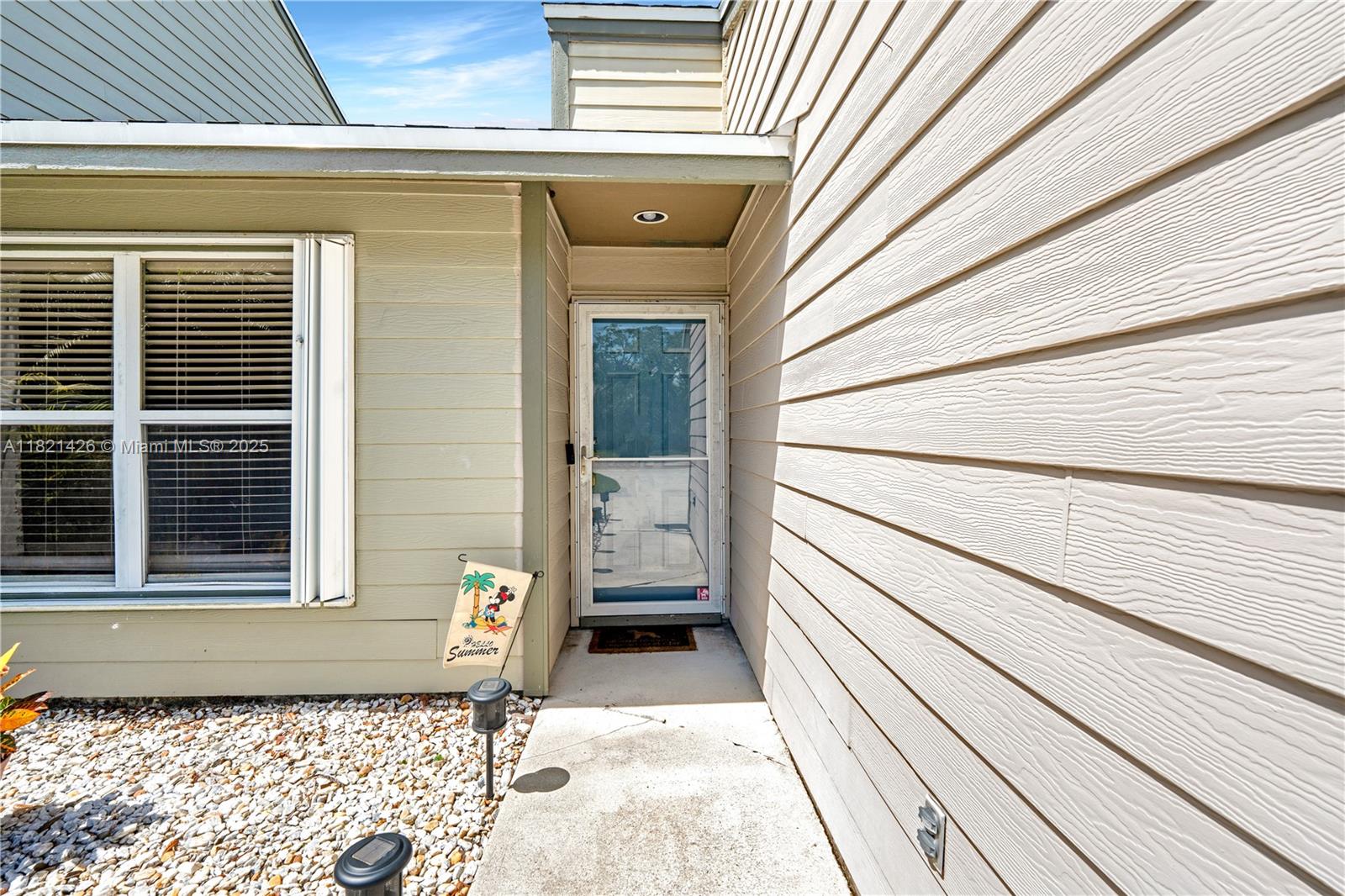894 NE Sandalwood Pl