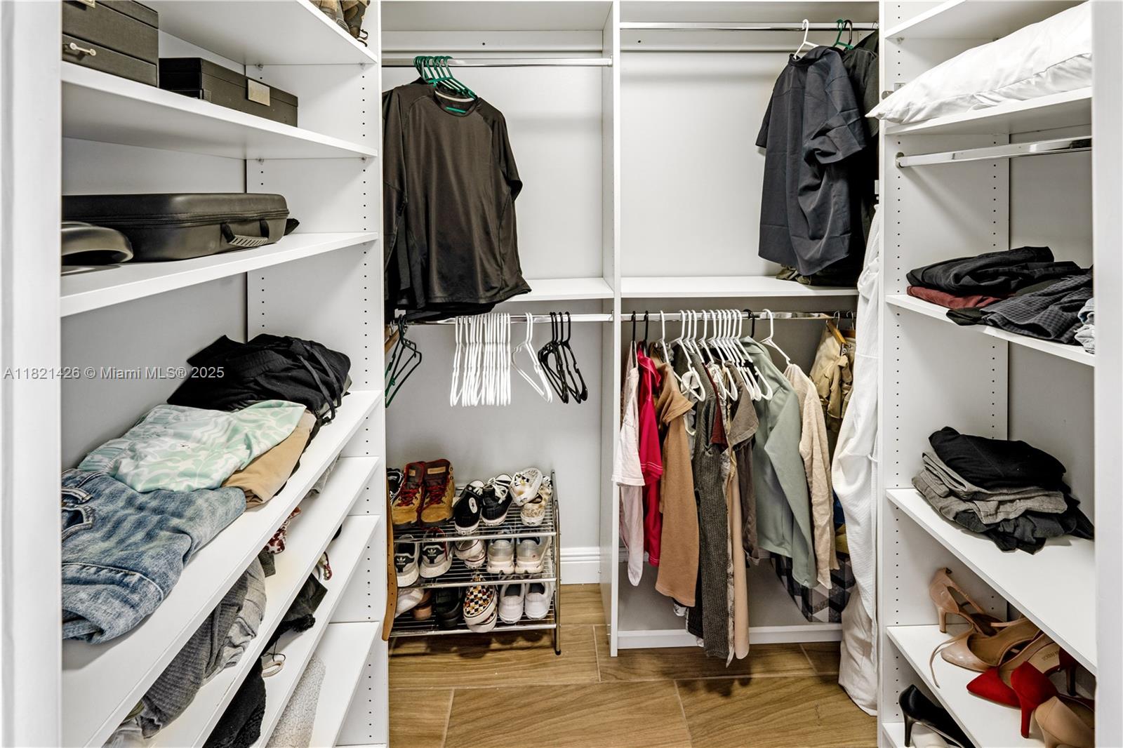 HOLLY CREEK - Residential