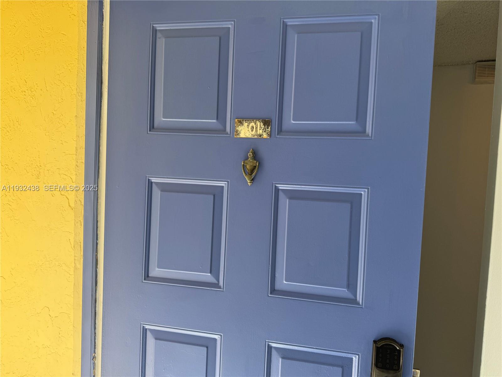 RACQUET CLUB VILLAGE APAR - Residential Lease