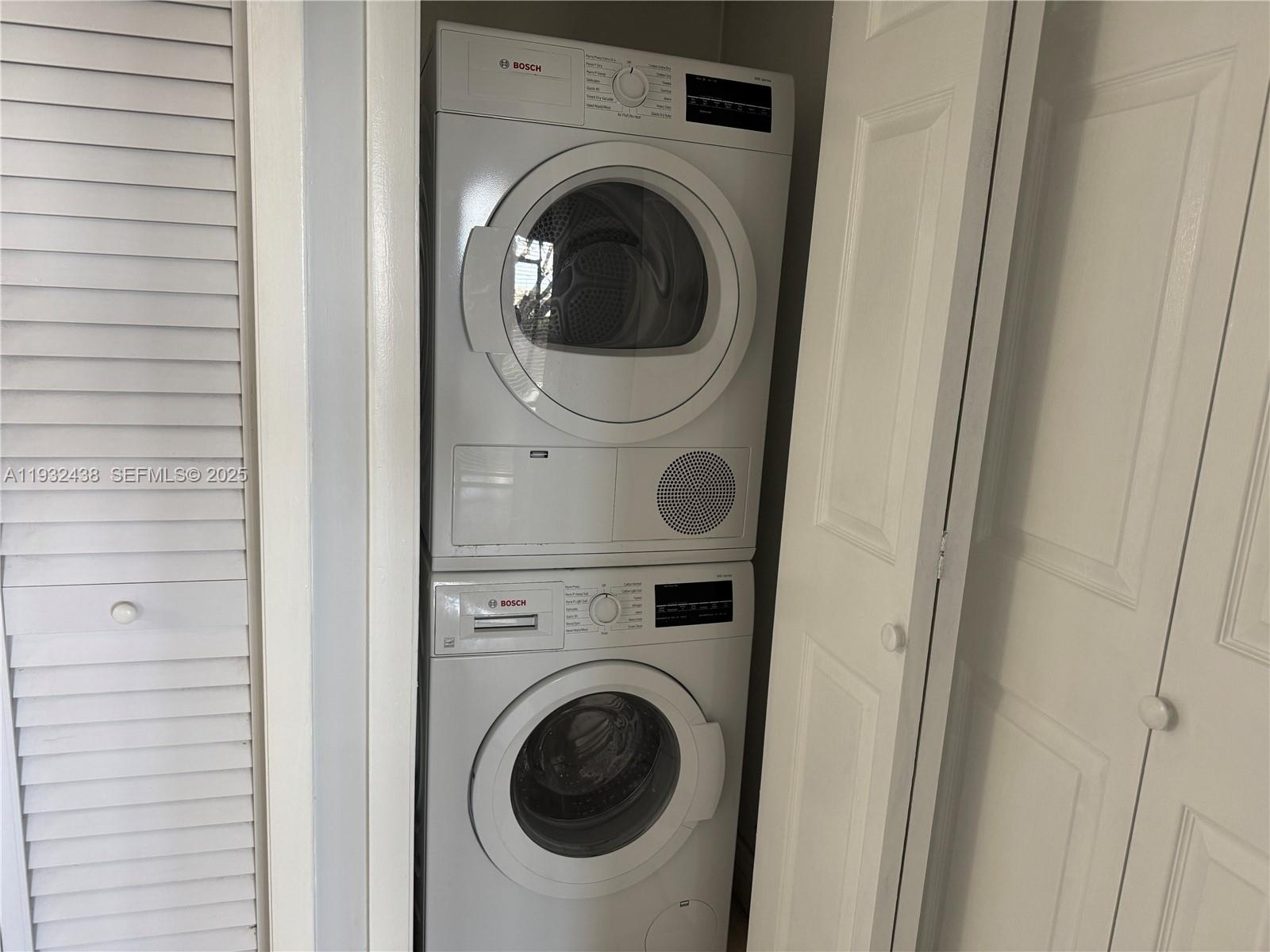 RACQUET CLUB VILLAGE APAR - Residential Lease