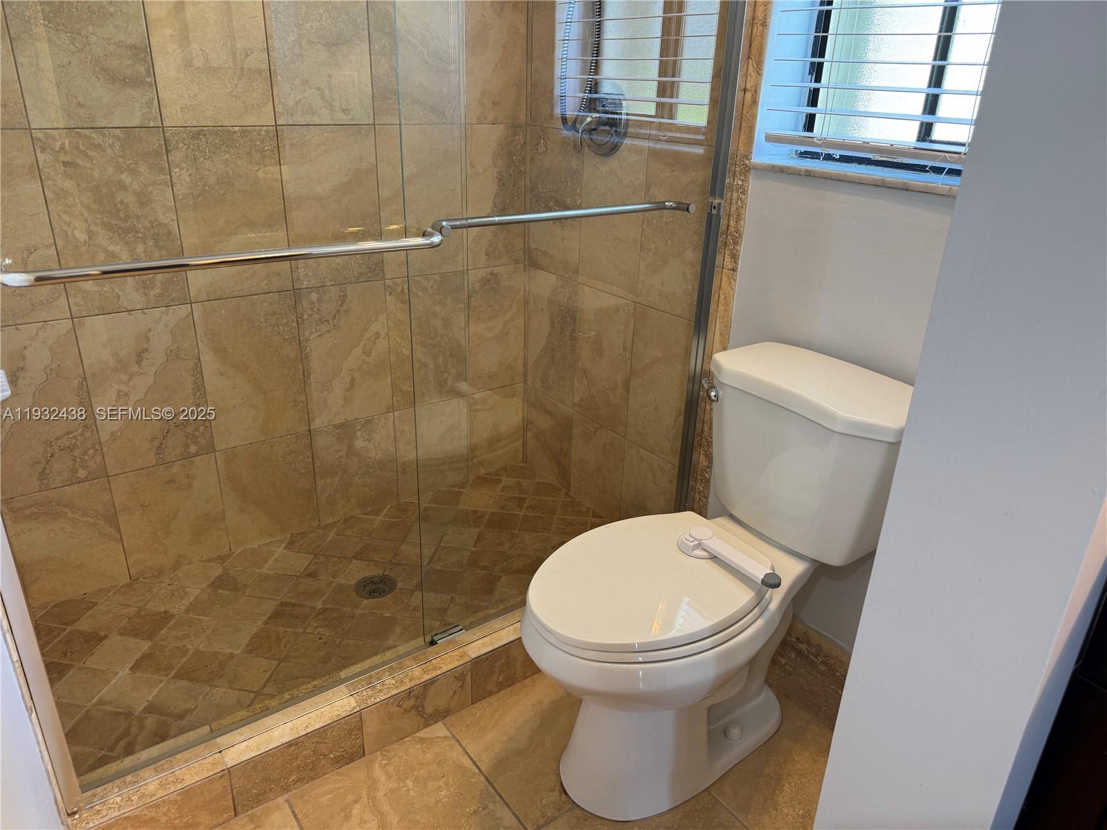 RACQUET CLUB VILLAGE APAR - Residential Lease