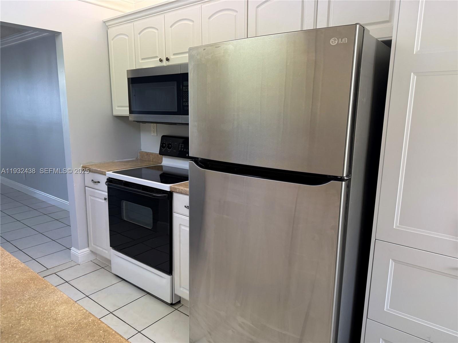 RACQUET CLUB VILLAGE APAR - Residential Lease