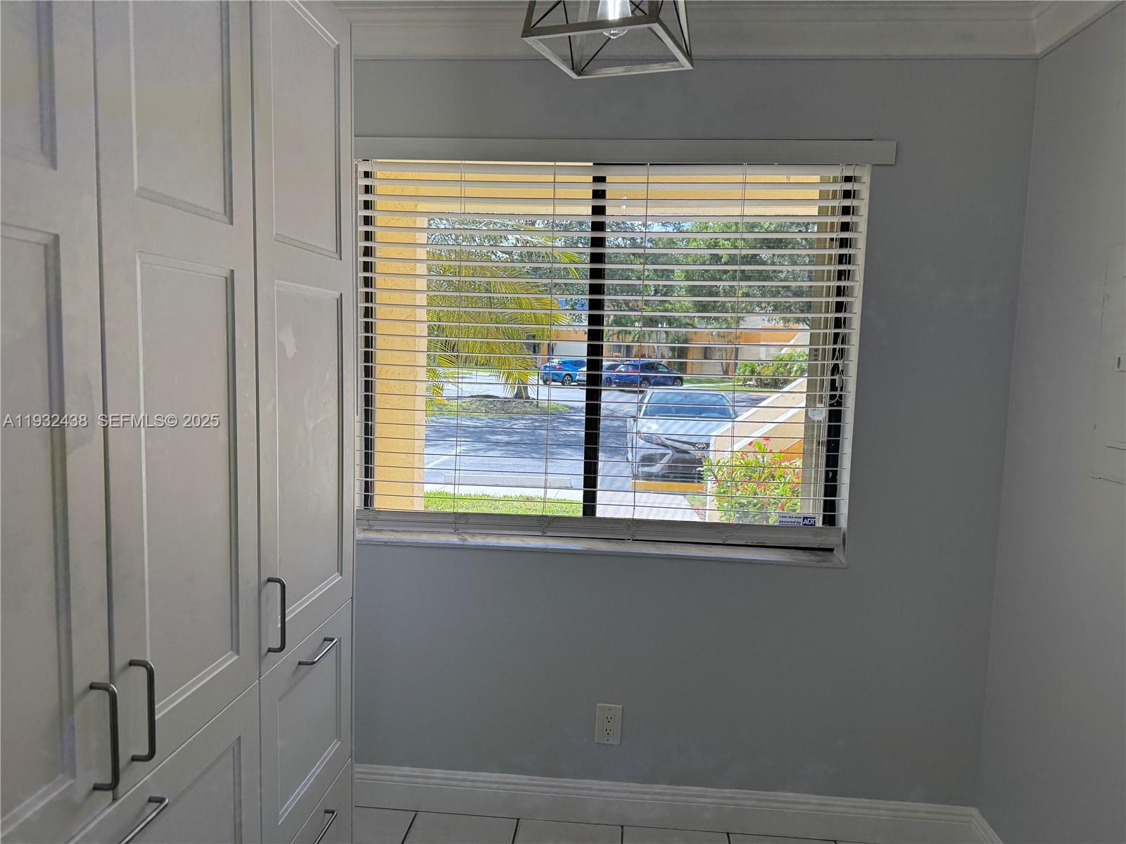 RACQUET CLUB VILLAGE APAR - Residential Lease