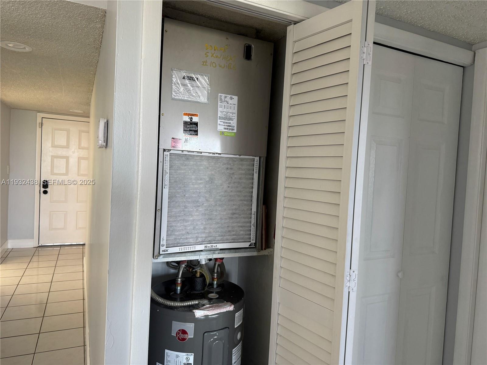 RACQUET CLUB VILLAGE APAR - Residential Lease