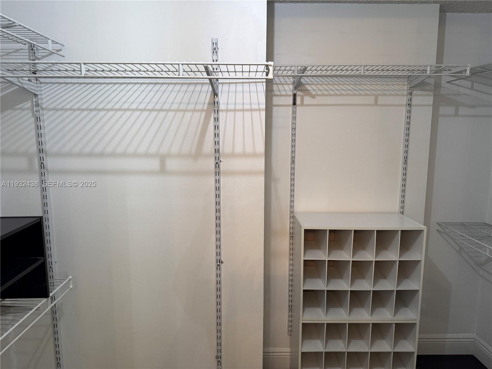 RACQUET CLUB VILLAGE APAR - Residential Lease